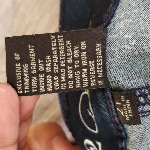 DG2 By Diane Gilman  Skinny Embroided Sequence Stretch Dark Blue Denim Jeans. - Picture 6 of 9